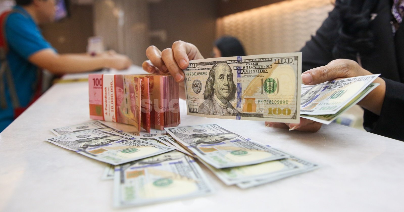 Rupiah Loyo Ditekuk Dolar AS, Apa Sebabnya?