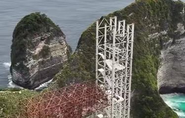 Kemenpar dan Pemda Pantau Pembangunan Lift Kaca di Nusa Penida